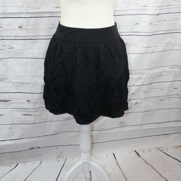 Black Rosette Skirt - Picture 4 of 6